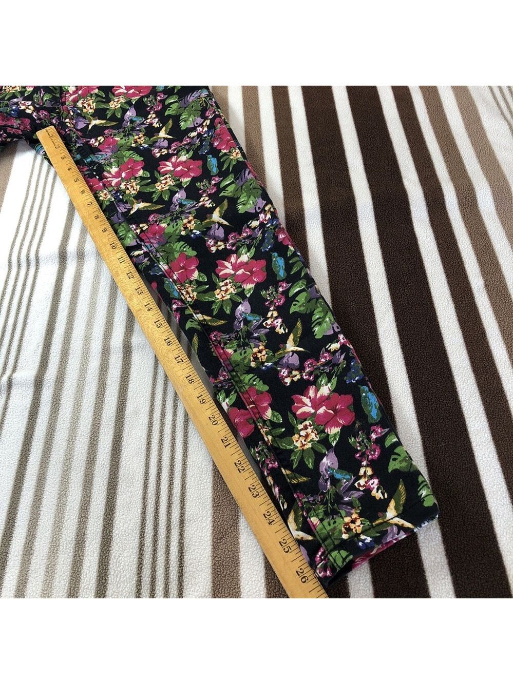Size 2 X 26 Suko Jeans Skinny Pants Roadrunner Apparel Floral stretchy BD - Picture 8 of 10